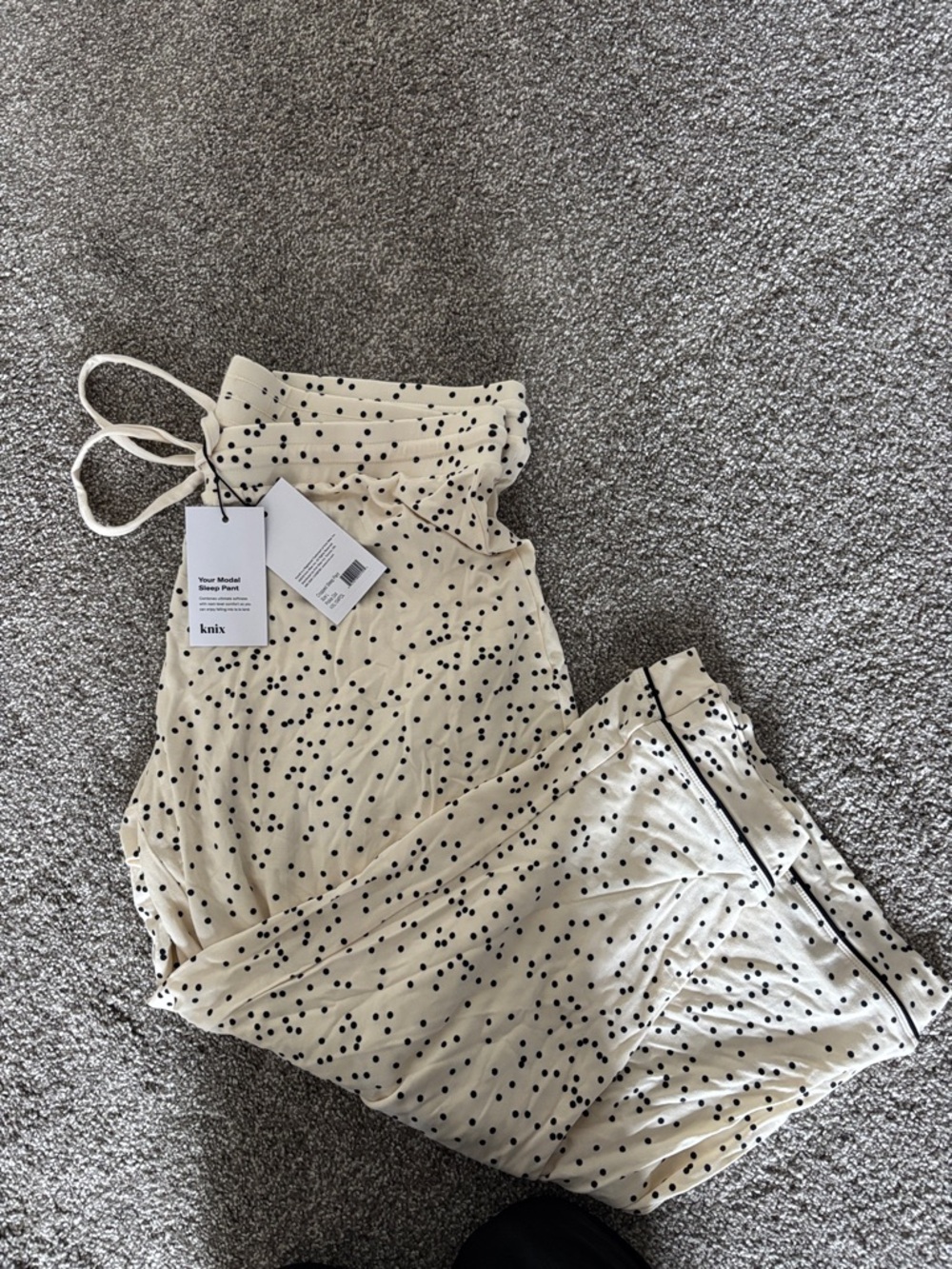 knix Cream and Black Dot Sleep Set